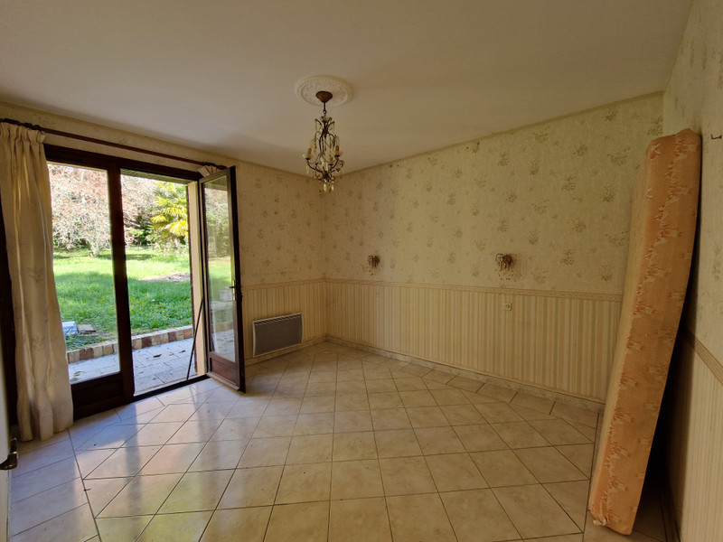 French property for sale in Vouzan, Charente - €128,000 - photo 7