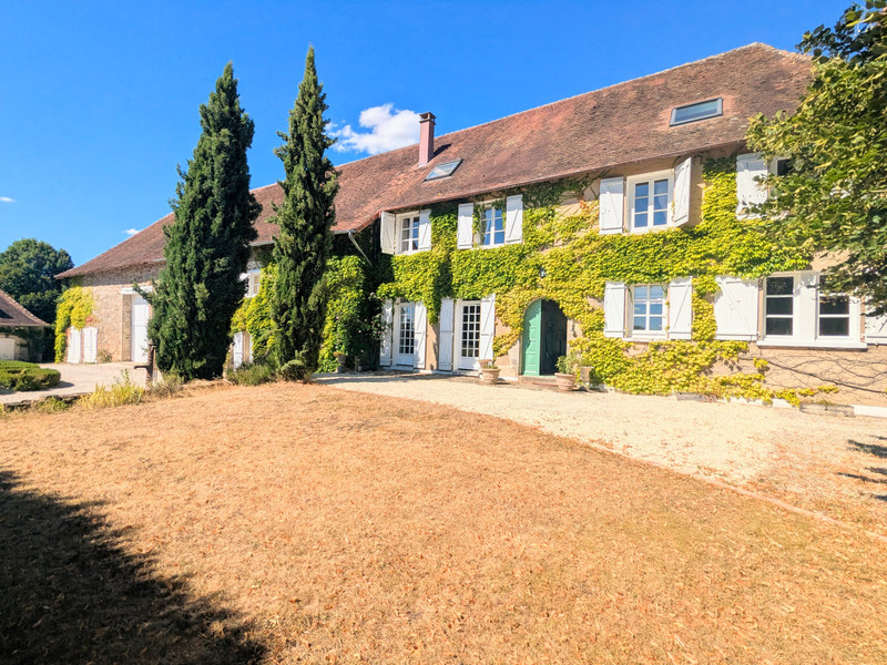 French property for sale in Saint-Priest-Ligoure, Haute-Vienne - €699,000 - photo 0