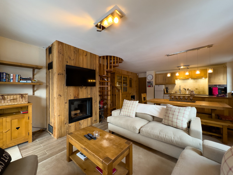 French property for sale in Courchevel, Savoie - €869,500 - photo 2
