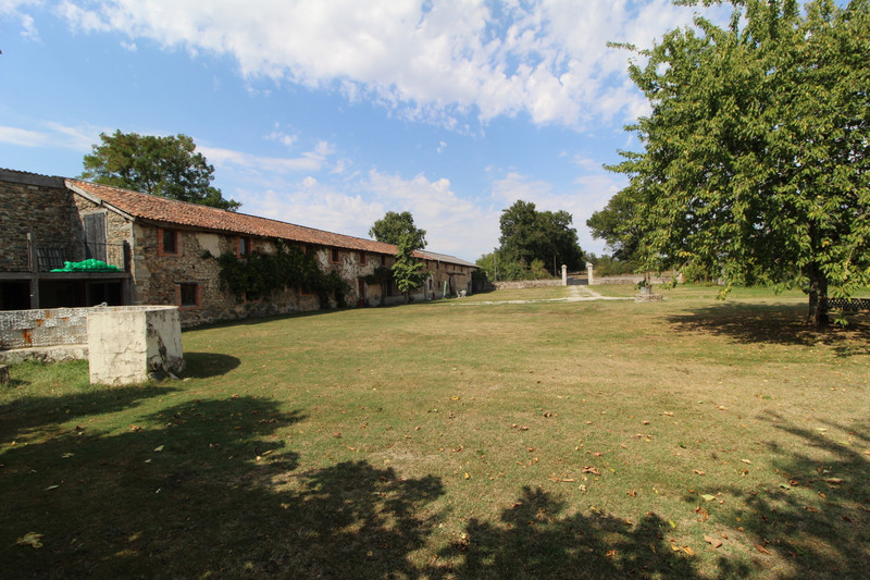 Maison à vendre à Asnières-sur-Blour, Vienne - 349.500 € - photo 1