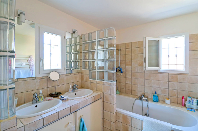 French property for sale in Saint-Hilaire-d'Ozilhan, Gard - €369,000 - photo 7