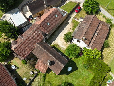 French property for sale in Saint-Léon-sur-Vézère, Dordogne - €382,800 - photo 1
