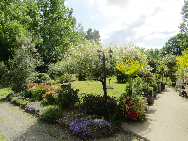 French property for sale in Maresché, Sarthe - €279,500 - photo 2