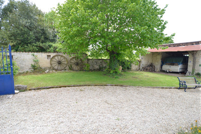 French property for sale in Beauvais-sur-Matha, Charente-Maritime - €190,000 - photo 2