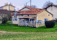 Maison à vendre à Salles-Lavalette, Charente - 325.000 € - photo 1