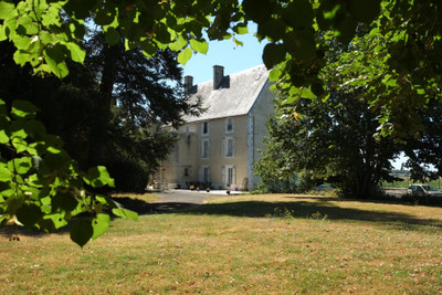 Maison à vendre à Chef-Boutonne, Deux-Sèvres, Poitou-Charentes, avec Leggett Immobilier