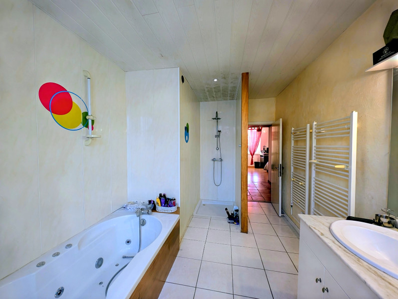 French property for sale in Chamouillac, Charente-Maritime - €253,000 - photo 5