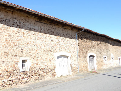 Grange à vendre à Mouzon, Charente, Poitou-Charentes, avec Leggett Immobilier