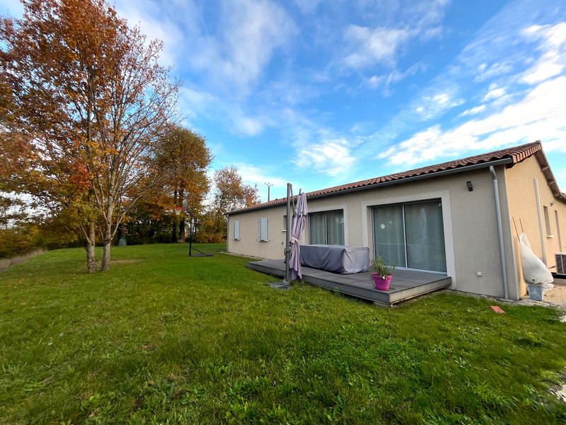 Maison à vendre à Dignac, Charente - 270.000 € - photo 1