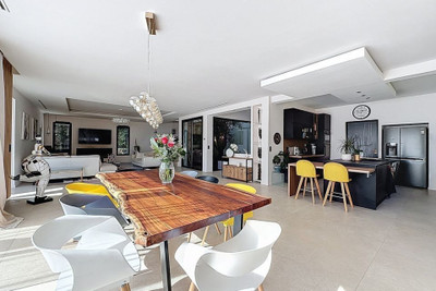 French property for sale in Roquefort-les-Pins, Alpes-Maritimes - €2,790,000 - photo 2