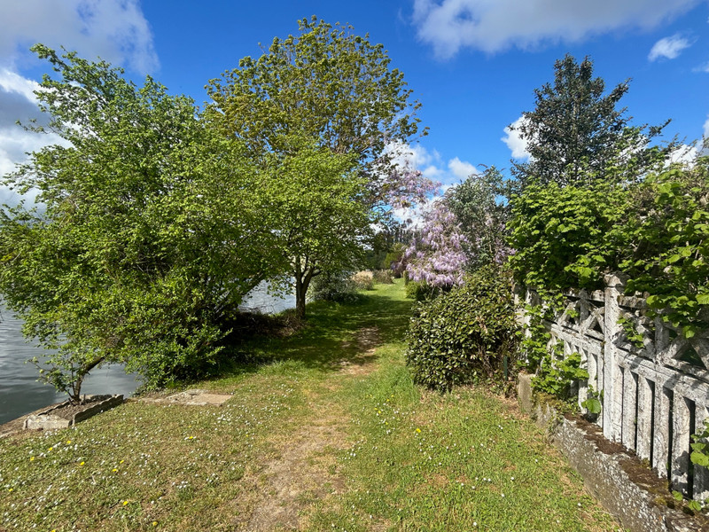 French property for sale in Avoise, Sarthe - €150,000 - photo 1