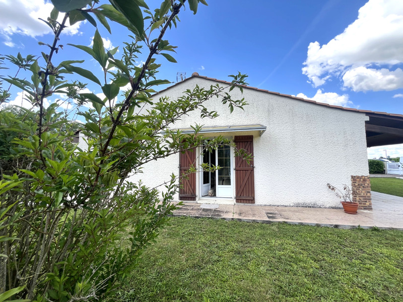 Maison à vendre à La Couronne, Charente - 203.300 € - photo 1