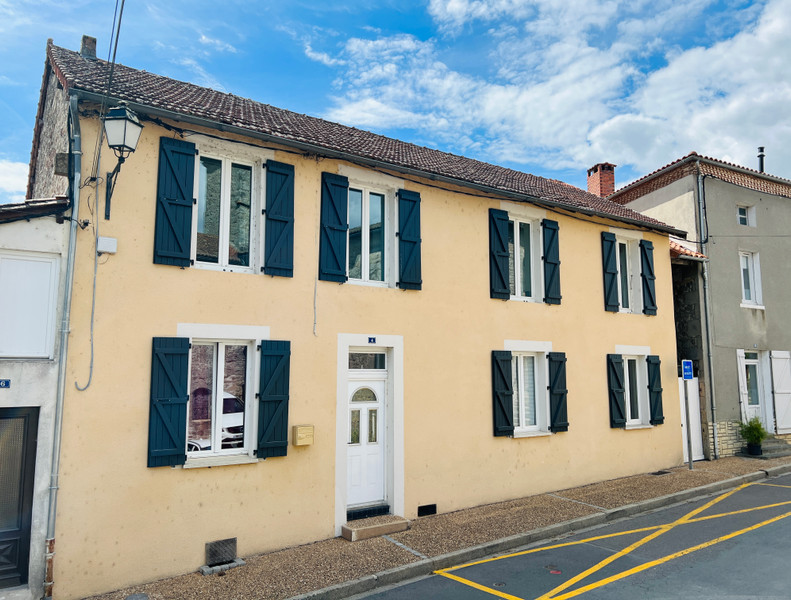 Maison à vendre à Saint-Saud-Lacoussière, Dordogne - 345 000 € - photo 1