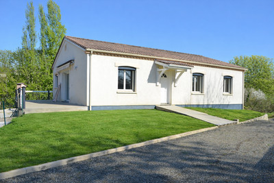 French property for sale in Tonneins, Lot-et-Garonne - €199,900 - photo 1