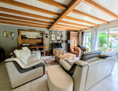 French property for sale in Abzac, Gironde - €348,000 - photo 3