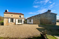 Maison à vendre à Saint-Palais-de-Phiolin, Charente-Maritime - 466.400 € - photo 2
