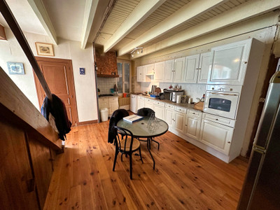 French property for sale in Reignac, Charente - €296,390 - photo 4