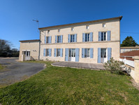 Propriété à vendre à Montguyon, Charente-Maritime - 375 000 € - photo n°1