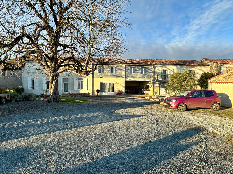 Maison à vendre à Migron, Charente-Maritime - 272.000 € - photo 1