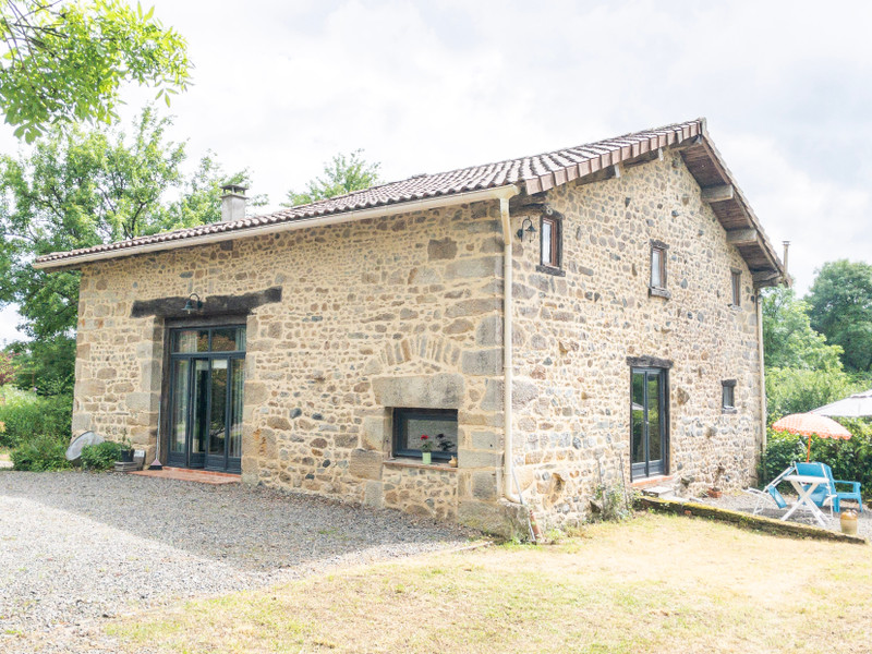 Propriété à vendre à Terres-de-Haute-Charente, Charente - 139 000 €