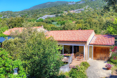 French property for sale in Rustrel, Vaucluse - €445,000 - photo 1