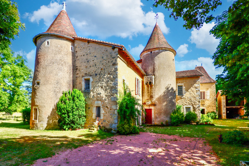 French property for sale in Moulins-sur-Tardoire, Charente - €487,600 - photo 1