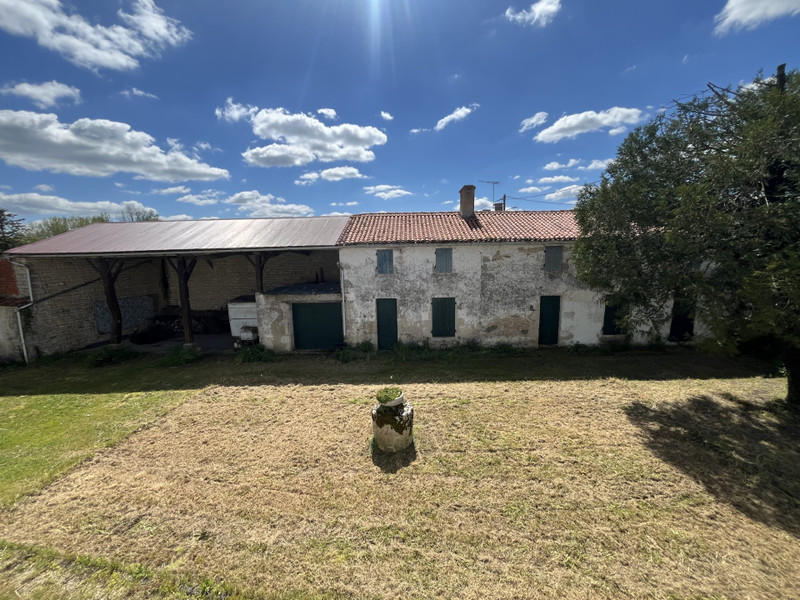French property for sale in Surgères, Charente-Maritime - €595,000 - photo 2