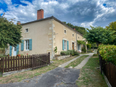 Maison à vendre à Saint-Sulpice-de-Ruffec, Charente, Poitou-Charentes, avec Leggett Immobilier
