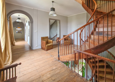 Elegant 18th century manor house 25 minutes North of Angoulême. Six bedrooms and numerous outbuildings.