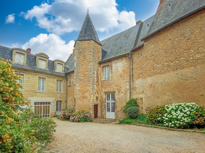 Stunning château, private hotel in the heart of the historic city of Thouars