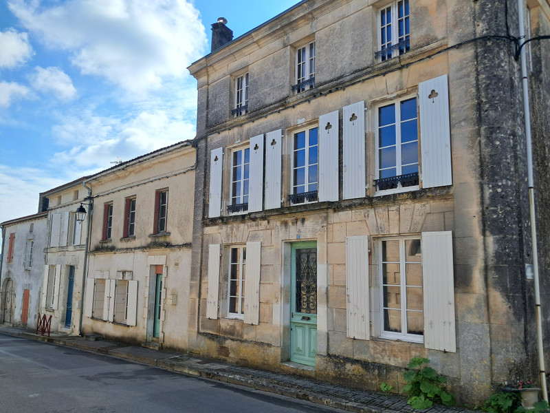 Propriété à vendre à Neuvicq-le-Château, Charente-Maritime - 175 000 €