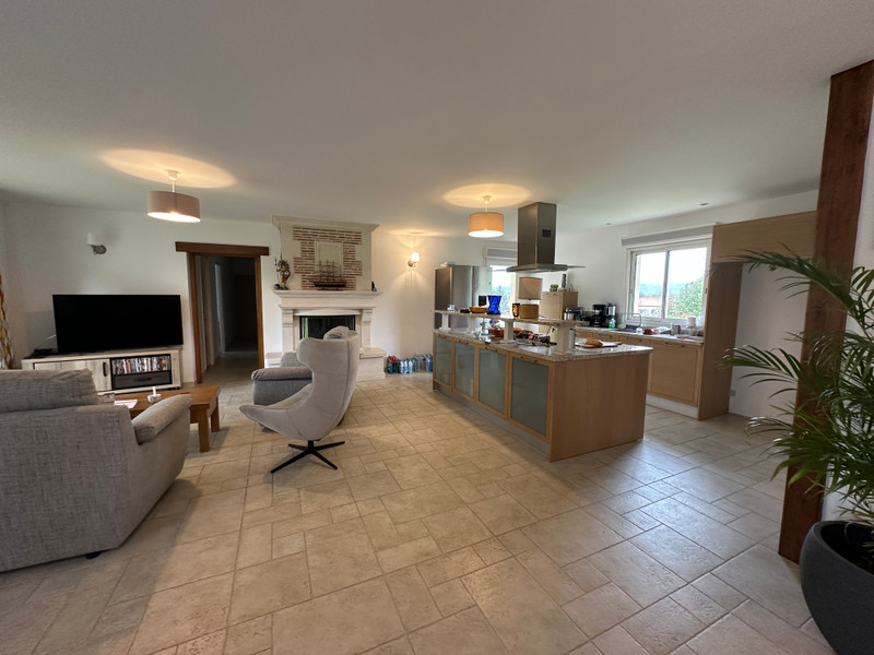French property for sale in Montbron, Charente - €392,200 - photo 4