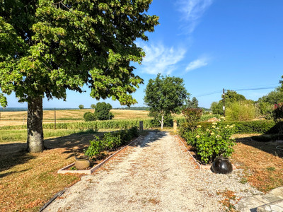 French property for sale in Saint-Quentin-de-Chalais, Charente - €215,000 - photo 1