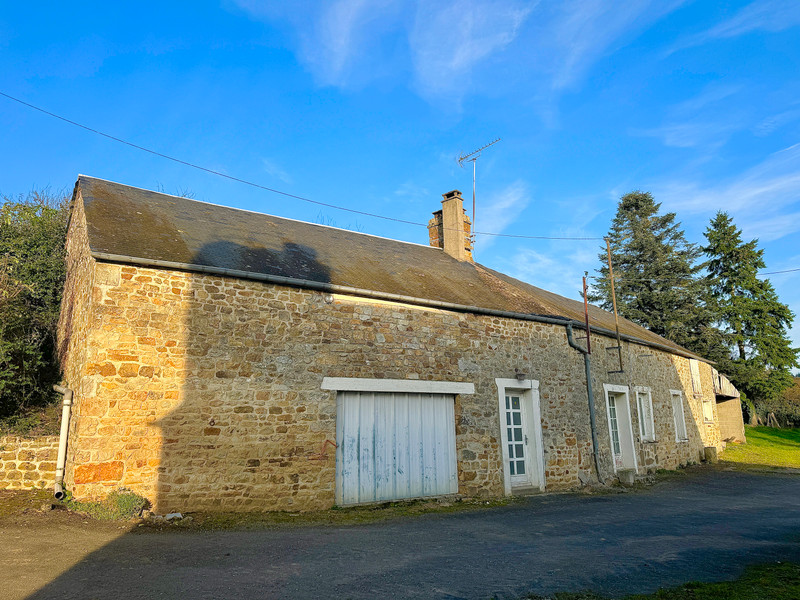 Maison à vendre à Saint-Calais-du-Désert, Mayenne - 71.600 € - photo 1