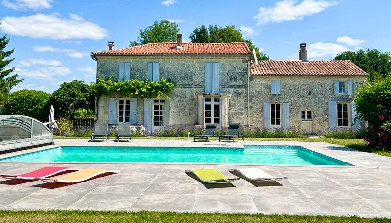 Maison à vendre à Chenac-Saint-Seurin-d'Uzet, Charente-Maritime - 496.610 € - photo 1