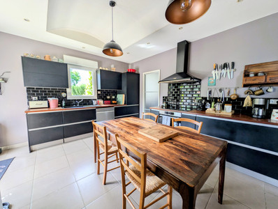 French property for sale in Abzac, Gironde - €348,000 - photo 1