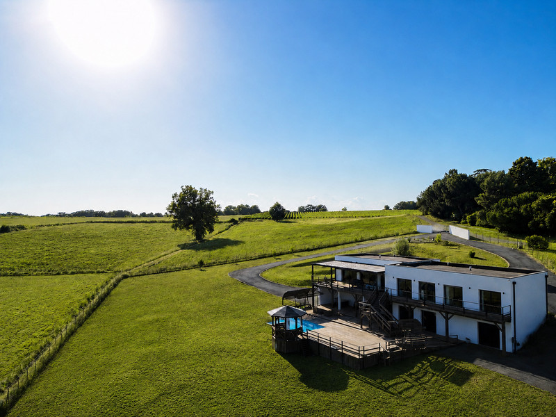 French property for sale in Saint-Genès-de-Lombaud, Gironde - €750,000 - photo 0
