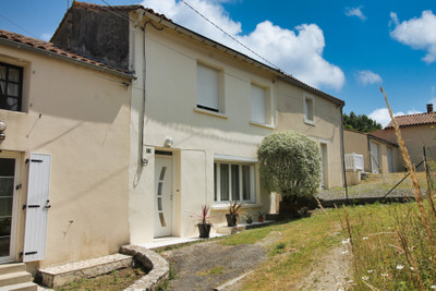 Maison à vendre à La Châtaigneraie, Vendée, Pays de la Loire, avec Leggett Immobilier