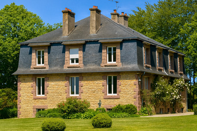 French property for sale in Tonquédec, Côtes-d'Armor - €989,000 - photo 1