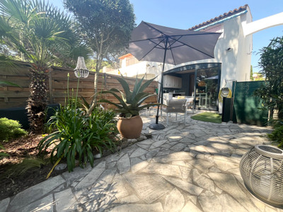 French property for sale in Cogolin, Var - €298,000 - photo 10