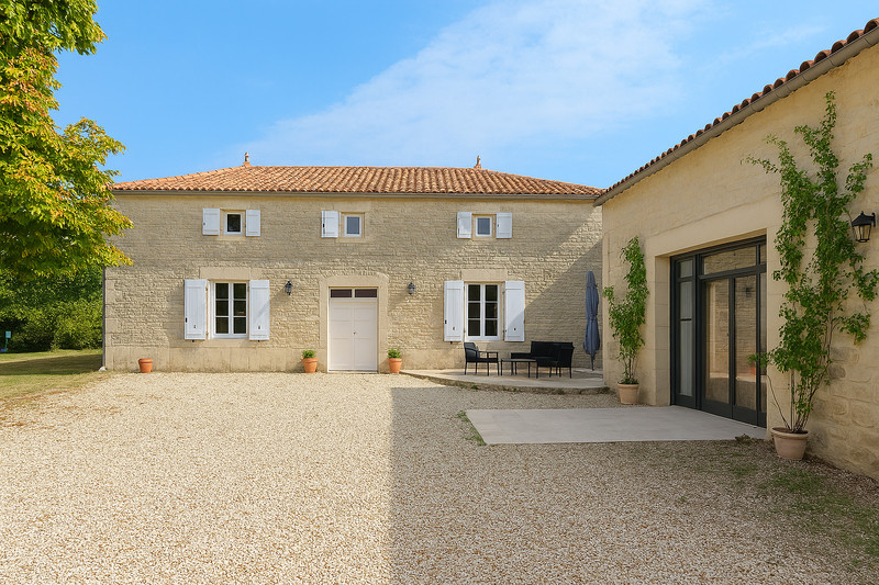 Maison à vendre à Salles-de-Villefagnan, Charente - 450.500 € - photo 1