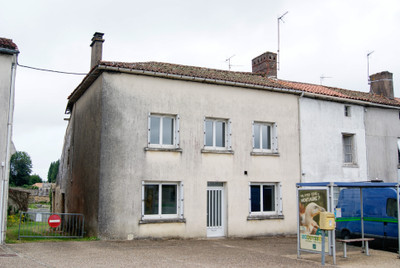Maison à vendre à L'Absie, Deux-Sèvres, Poitou-Charentes, avec Leggett Immobilier