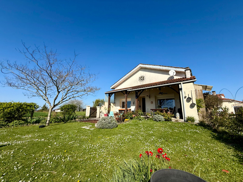 French property for sale in Brie-sous-Chalais, Charente - €399,999 - photo 1