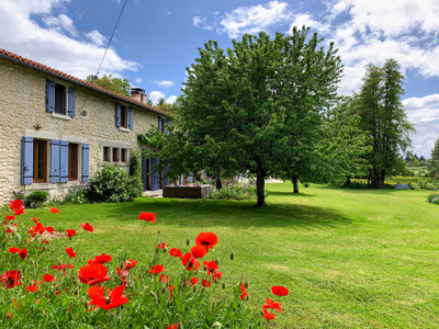 Maison à vendre à Yviers, Charente, Poitou-Charentes, avec Leggett Immobilier