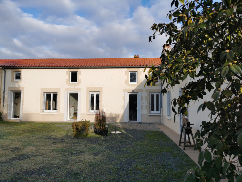 Maison à vendre en Pays de la Loire Vendée SaintMartindesNoyers Très belle maison en pierre