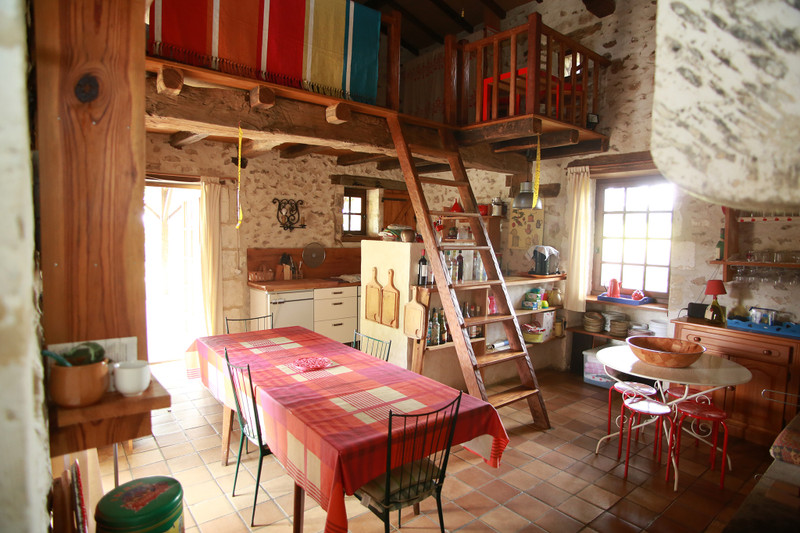 French property for sale in Combiers, Charente - €355,000 - photo 2