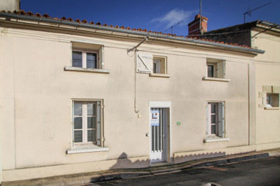 Maison à vendre à Argenton-l'Église, Deux-Sèvres, Poitou-Charentes, avec Leggett Immobilier