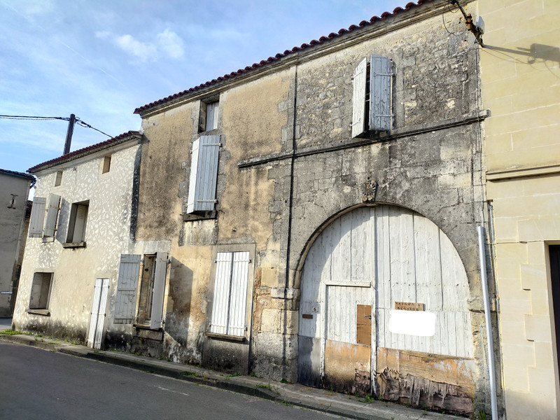 Maison à vendre à Vibrac, Charente - 66 600 € - photo 1