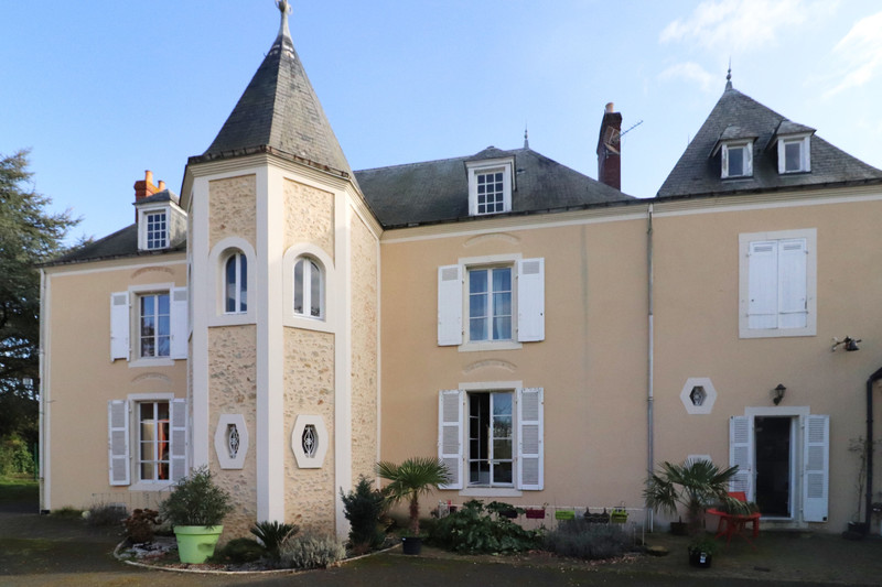 Vente Château / Manoir 358m² 11 Pièces à Sceaux-sur-Huisne (72160) - Leggett Immobilier