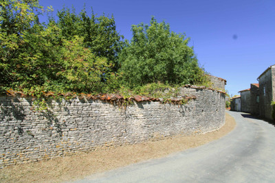 Terrain à vendre à Asnières-la-Giraud, Charente-Maritime, Poitou-Charentes, avec Leggett Immobilier
